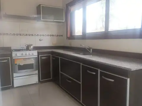 Casa en Alquiler con 1 cochera