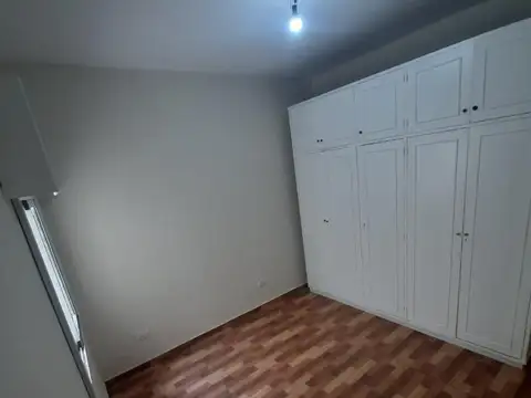 Pje. Robertson 1100 , Piso PB