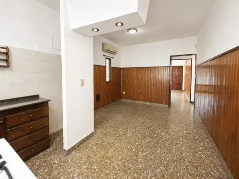 Casa en Alquiler con 6 cocheras