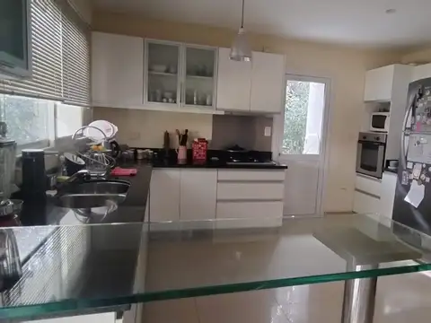 Venta Casa en Los Árboles – Valle Escondido | 2 Dormitorios + Escritorio + Galería + Pileta