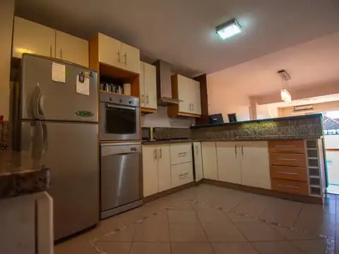 Departamento 4 ambientes con 2 baños
