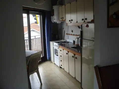 DEPARTAMENTO 2 AMB AMPLIO CON BALCON CORRIDO PLENO CENTRO