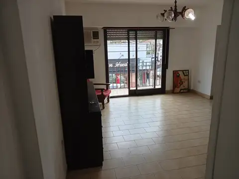LLAVALLOL 1100, Piso 1
