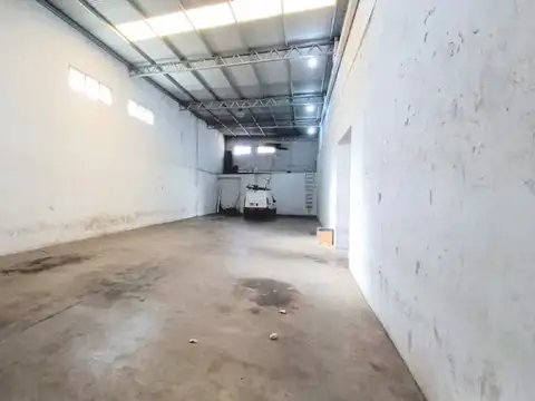 GALPÓN DE 1.385M2 EN CRUCESITA - SALIDA A 2 CALLES