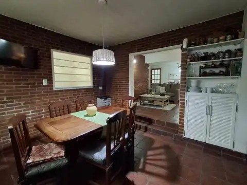 Casa 4 ambientes con 1 baño