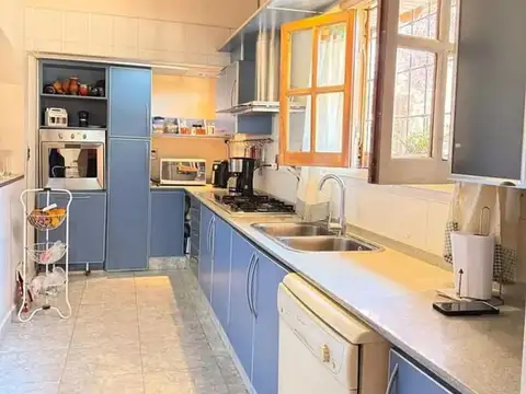 Casa en Venta con 3 cocheras