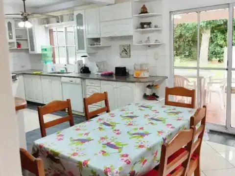 Casa 4 ambientes con 3 baños