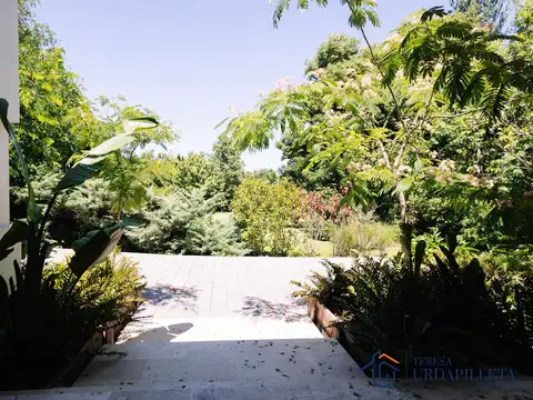 Casa en venta en Altos de Pilar estilo moderno