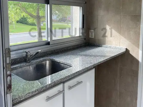 Casa en Alquiler con 1 cochera