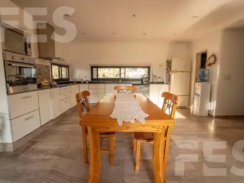 Casa 5 ambientes con 3 baños