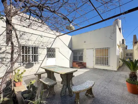 VENTA CASA 5 AMB MORON SUR
