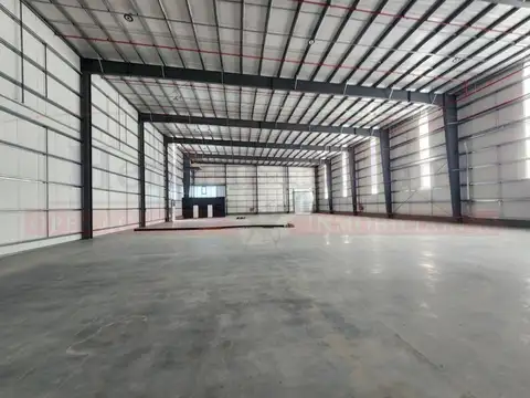 EXCELENTE NAVE INDUSTRIAL DE 700 M² A ESTRENAR EN EBAPI