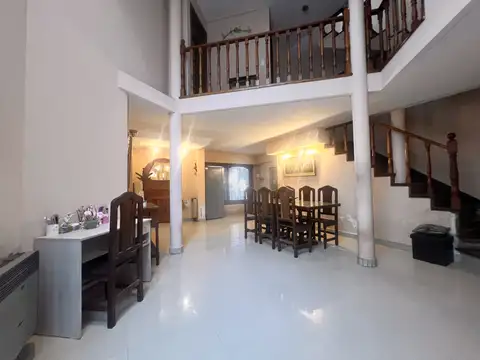 Casa 5 ambientes con 2 baños