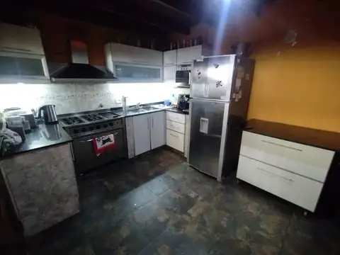 VENTA - CASA - BURZACO - 5 AMBIENTES - OPORTUNIDAD- RENTABILIDAD