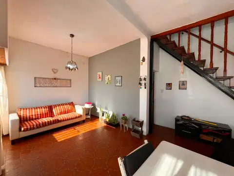 VENTA Casa 5 amb con PARQUE Y PILETA. PERMUTA
