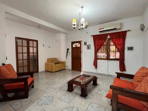 Casa 6 ambientes con 1 baño