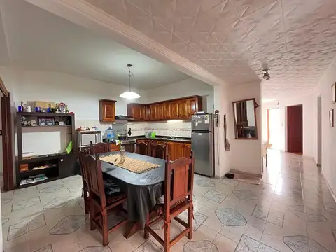 Casa en Venta con 3 cocheras