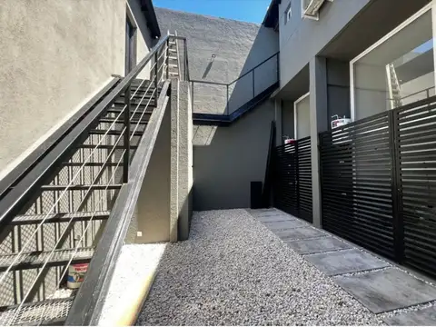 Depto Tipo Casa 2 ambientes con 1 baño