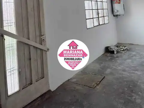 Casa 50 ambientes con 1 baño