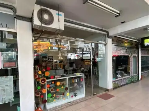 Vende Local Centro Comercial Ramos Mejia 
