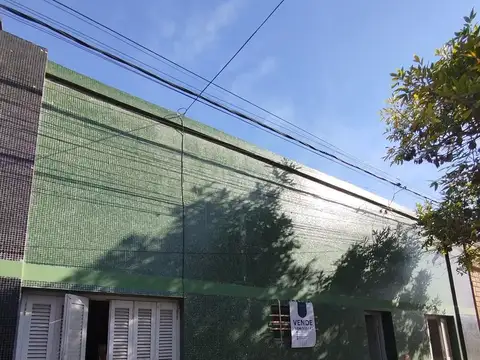 CASA CENTRICA, REMODELADA - 3 DORMITORIOS EN ESPERANZA