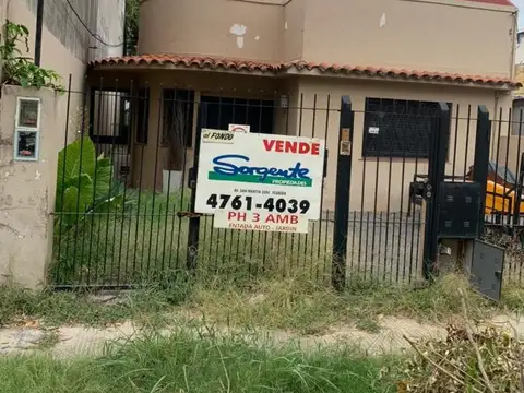 Casa 3 amb  PH al fondo con jardín para actualizar 