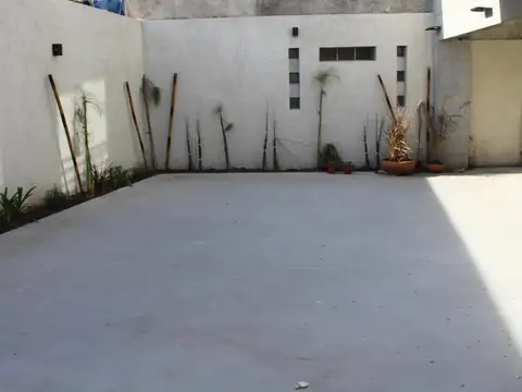 Cocheras descubiertas a 1 cuadra de la estación Villa Bosch