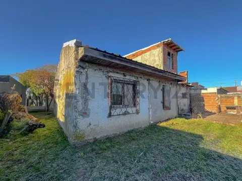 Casa en Venta con 3 cocheras