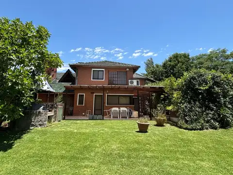 Casa en La Martona con pileta, parrilla y gran parque – 4 dormitorios