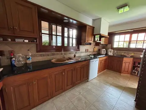 Casa 4 ambientes con 3 baños