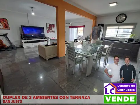 APTO CRÉDITO EXCELENTE DÚPLEX 3 AMBIENTES CON TERRAZA - SAN JUSTO CENTRO. Con pisos radiantes.