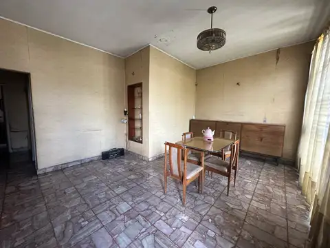 Casa 5 ambientes con 1 baño