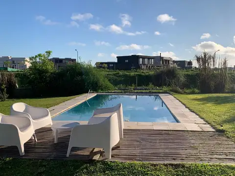 Casa en ALQUILER  FIN DE AÑO Y ENERO El Canton - Golf