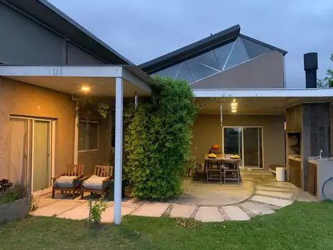 Casa en Alquiler Temporal en El Cantón - Barrio Golf, USD 2.800