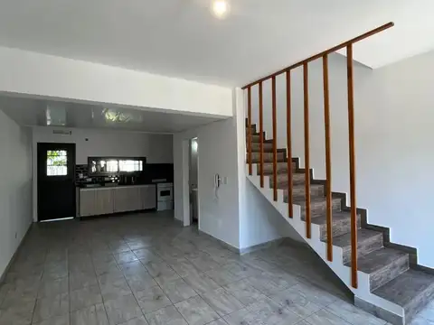 Depto Tipo Casa 3 ambientes con 2 baños
