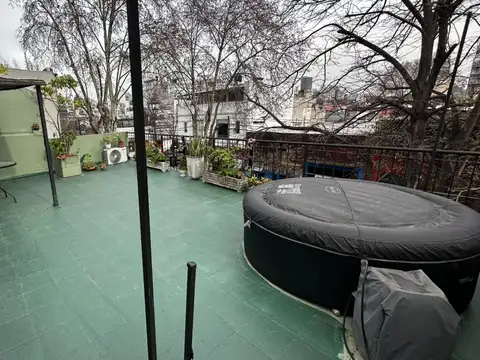 Thames 1400, Piso 1
