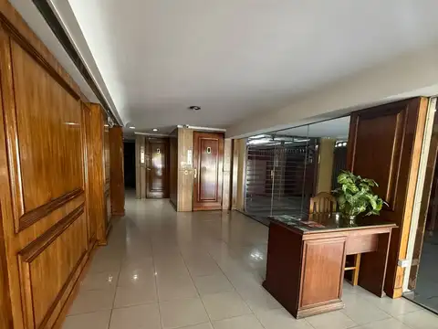 Departamento de 2 Ambientes en Edificio con Vista Lateral muy Luminoso