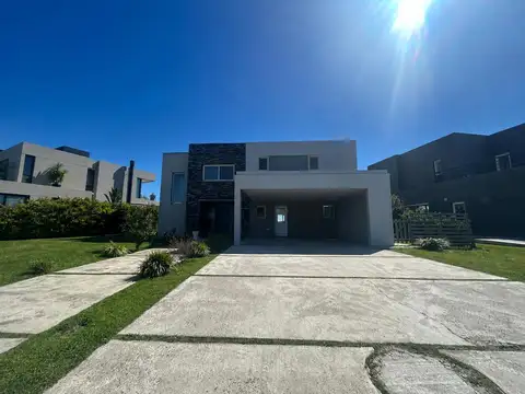 Casa en Alquiler de 4 dormitorios