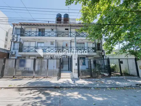 Venta departamento 2 ambientes con cochera y patio en Castelar.