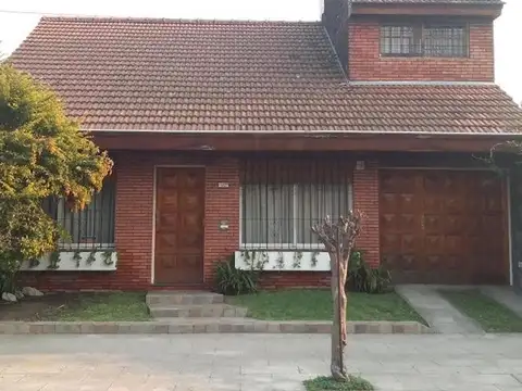 AMPLIO CHALTE CON QUINCHO PARQUE Y PILETA