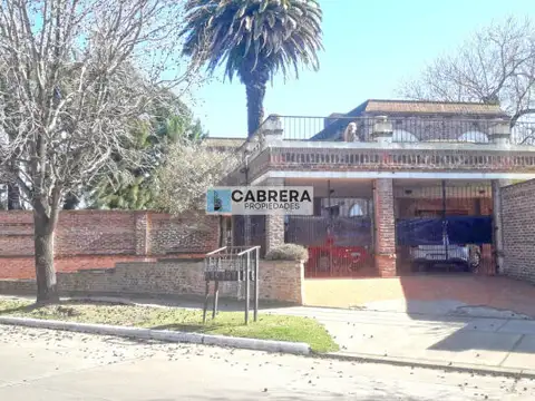 CASA 6 AMBIENTES EN VENTA EN EL CENTRO DE GENERAL RODRIGUEZ