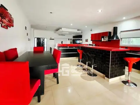 Casa en Venta con 6 cocheras