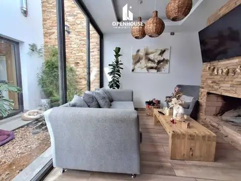 Casa 8 ambientes con 5 baños