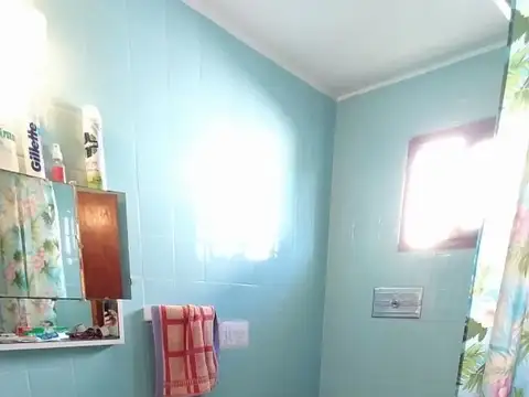 2 Casas con cochera p/ 2 autos y amplio parque Impecable 