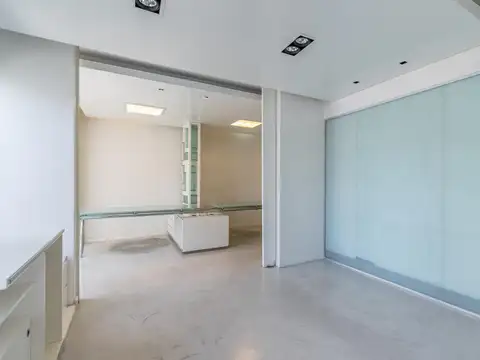 Oficina 5 ambientes con 2 baños