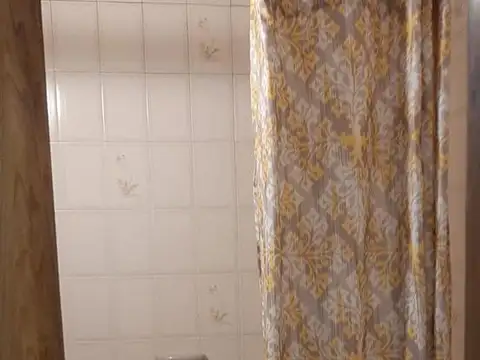 Casa 6 ambientes con 1 baño