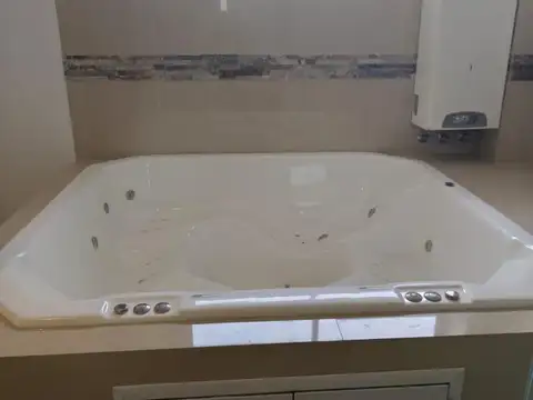 Casa en Alquiler con 1 cochera