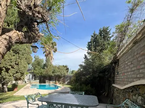 Casa en Venta con 5 cocheras