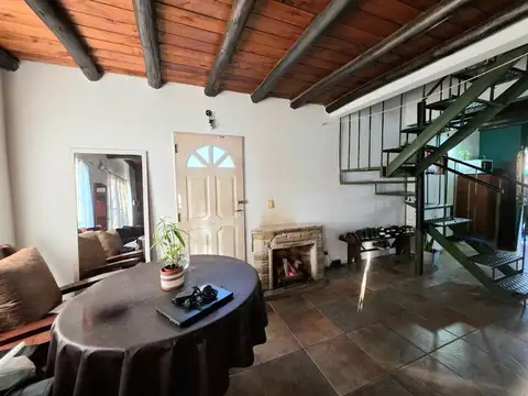 Casa 5 ambientes con 2 baños