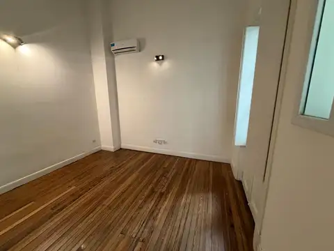 Av Caseros 400, Piso 1